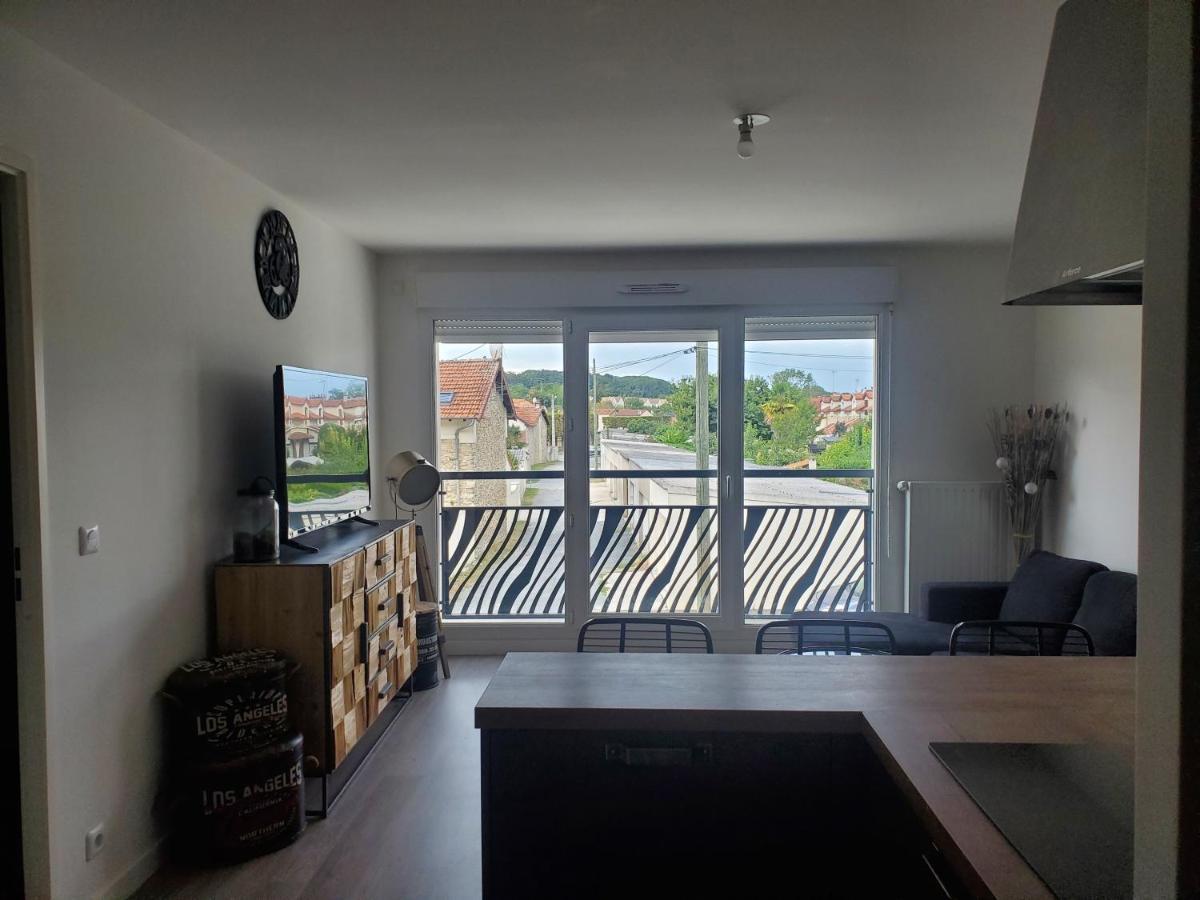 Joli Appartement Proche Du Centre-Reseau Orange Pour Capter Saint Fargeau Ponthierry Bagian luar foto